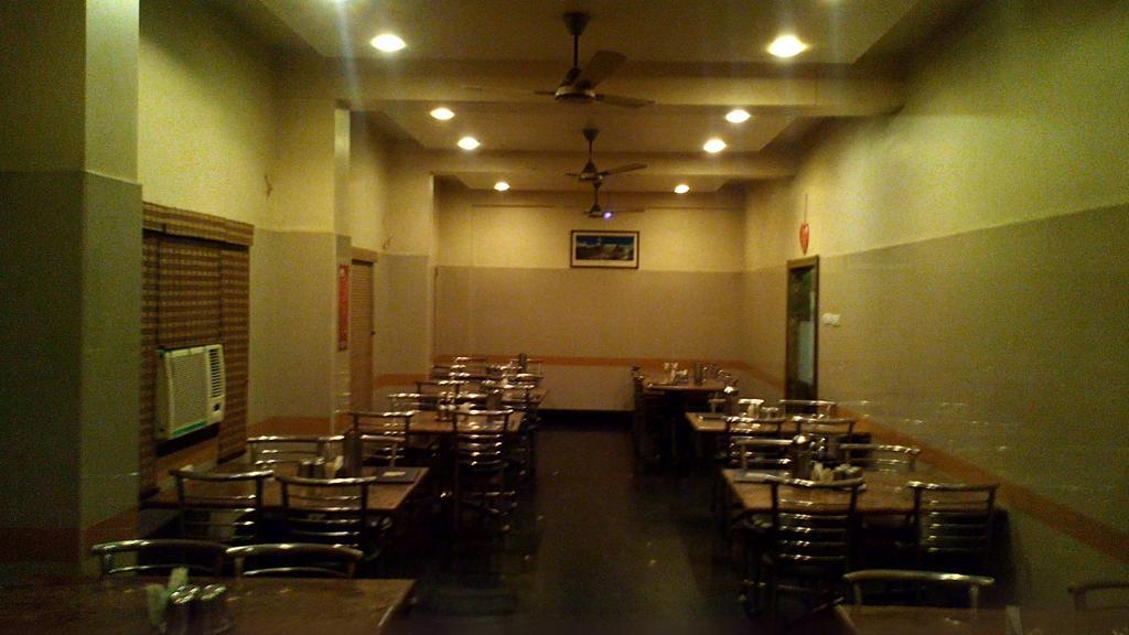 Sivamurugan Hotel Kumbakonam Exterior photo