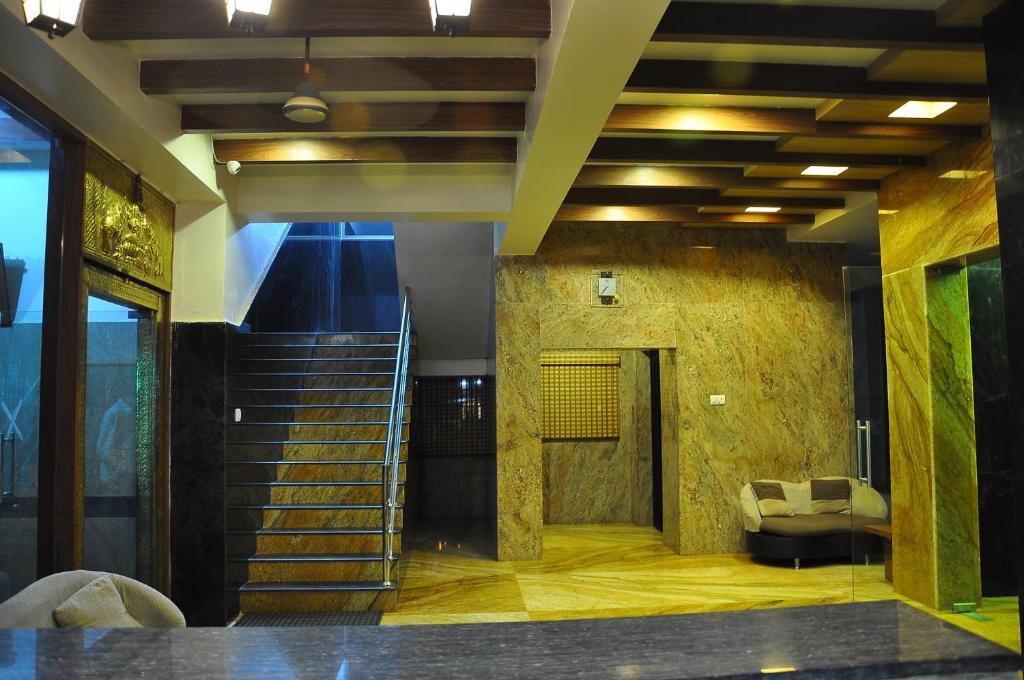 Sivamurugan Hotel Kumbakonam Exterior photo